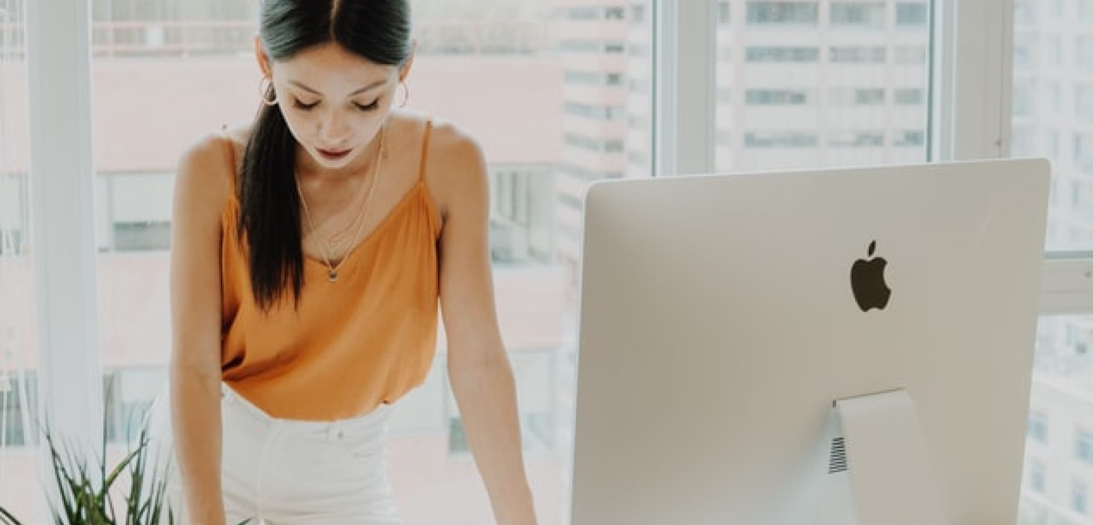 female ceo FocusFillWzIyMDAsMTA1OCwieSIsMTEyMF0