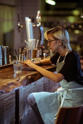 waitress at the bar ResizedImageWzI2NSwzOThd