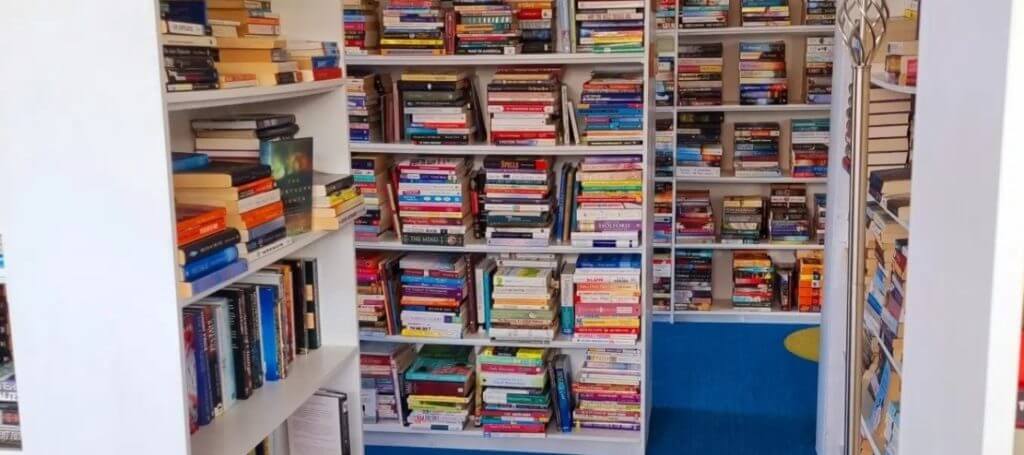 Readers Heaven bookshelves FocusFillWzE0NDAsNjQwLCJ5IiwyNTBd